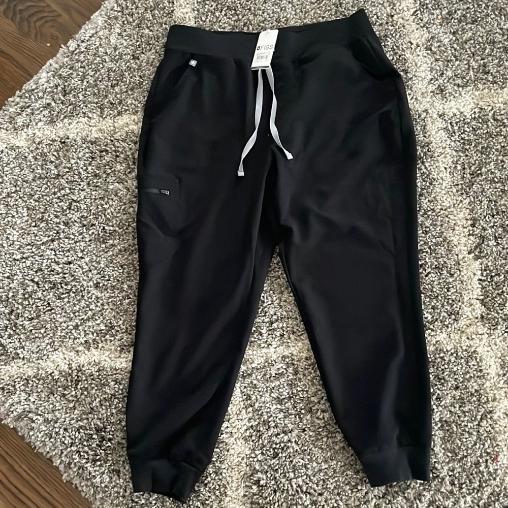 FIGS Black Scrub Set - Brand New